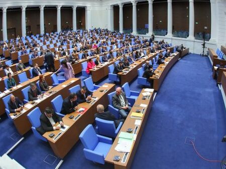 Депутат да си! Ето колко взимат месечно представителите на народа