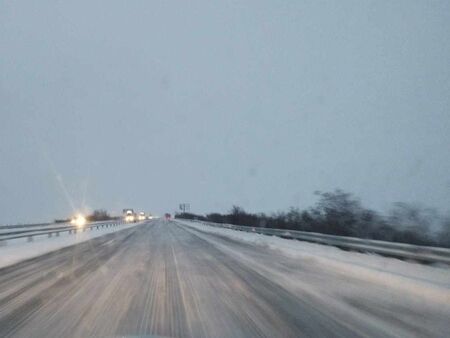 Огромни снеговалежи в Бургаско: Каква е цялостната пътна обстановка