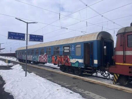 Спирачките на локомотива, който блъсна влак на гарата в Карнобат, били замръзнали