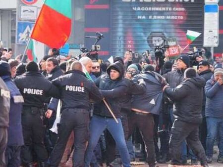 СДВР: Полицейските служители са действали в рамките на закона при протеста на „Възраждане“