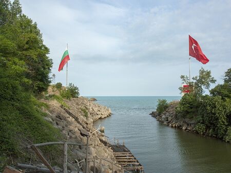 Напускат ли US-войските базите в Безмер, Граф Игнатиево и Ново село?