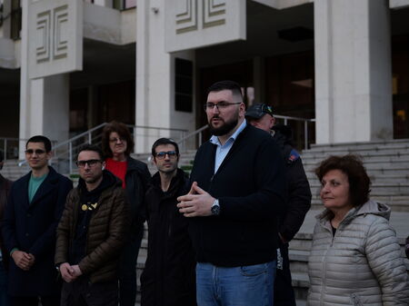 Съпругата на Пламен Бобоков блесна в галерията на Ники Младжов (СНИМКИ)