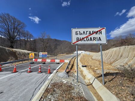 Гърция сложи яка бариера към морето, българите в шок