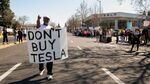 Мъск шокиран от вандализма над Tesla: Това е някакъв вид психично заболяване