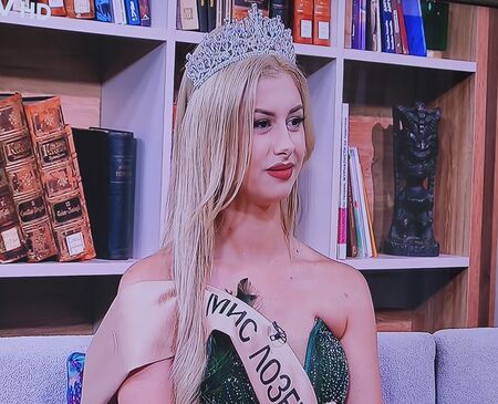 Анета от „Ергенът“ стана Мис Лозенец и си избра замък край морето