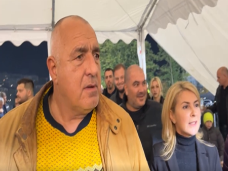 Той присъства на откриването на новото осветление на стадион "Христо Ботев" в Габрово